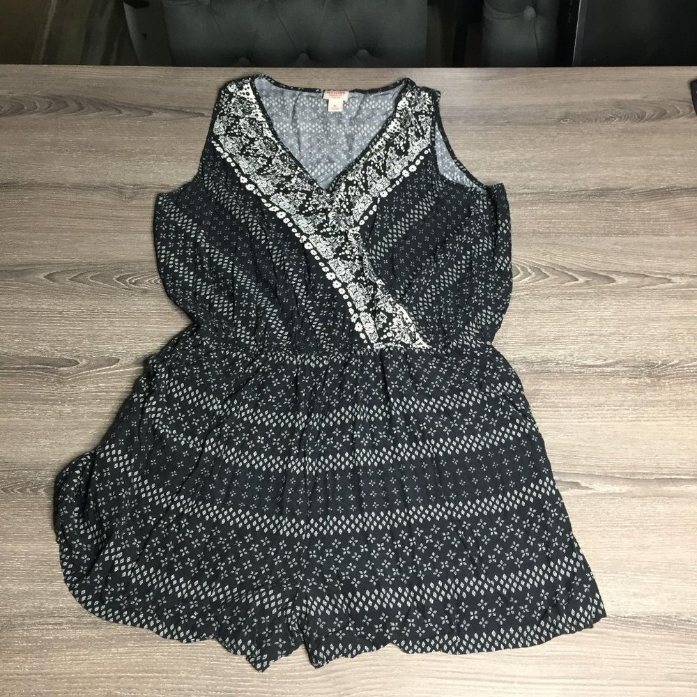 Mossimo black sleeveless romper, XL